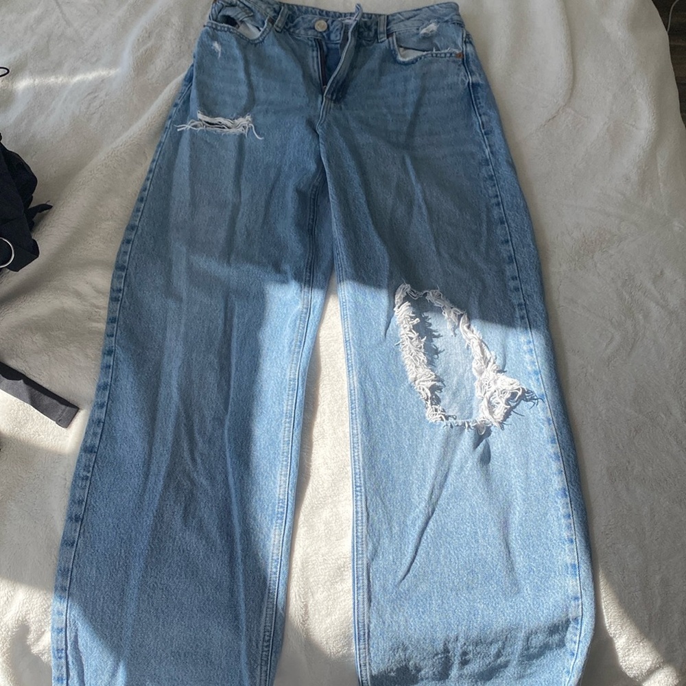 Super comfy and nicely fitting blue jeans, good quality and in good shape
